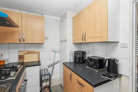 1 bedroom flat for sale, Green Road, London, N14