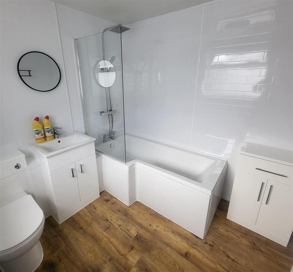 99 Cairo street bathroom.jpg