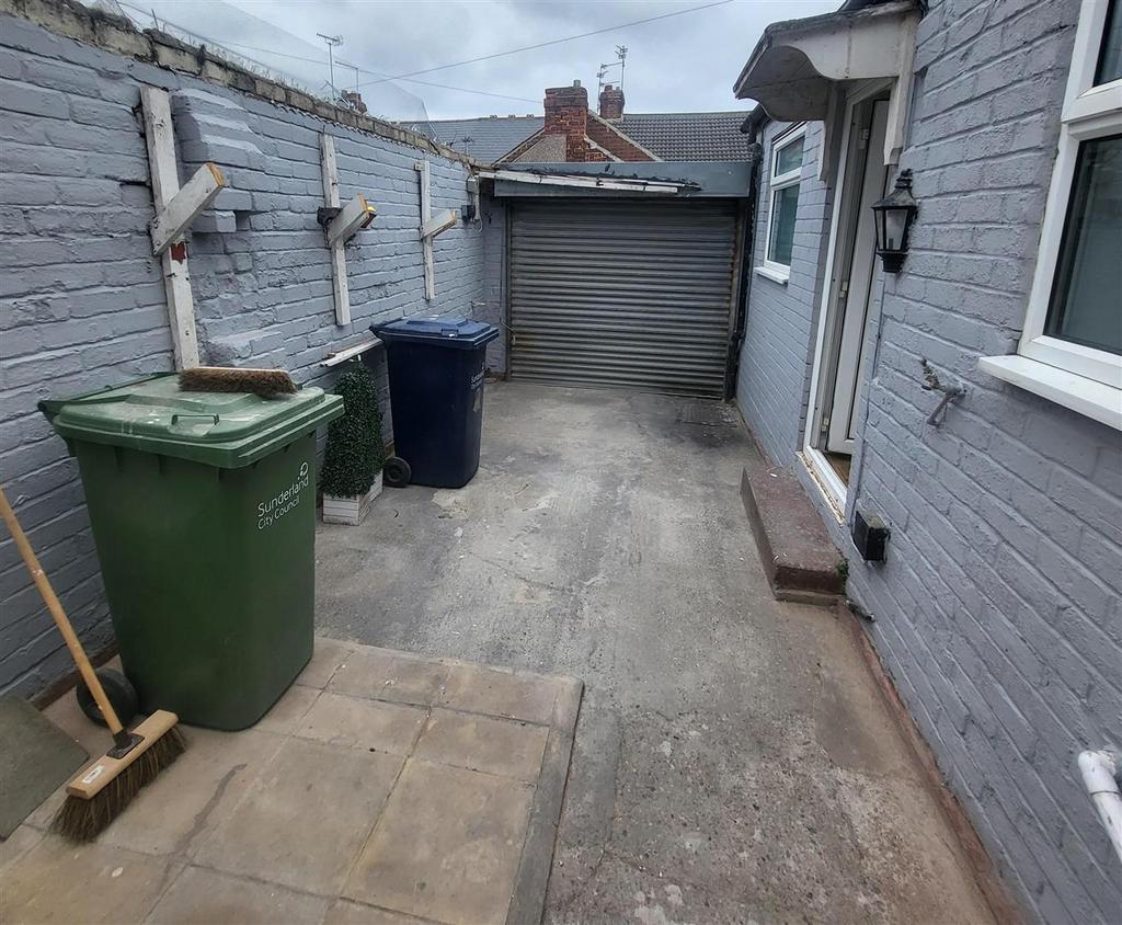 99 Cairo Street rear yard .jpg