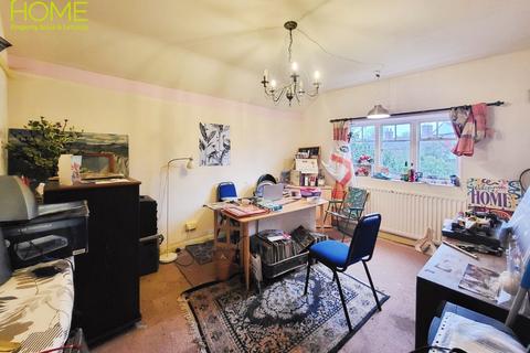 3 bedroom detached house for sale, Cornhill House, Knighton Road, Leicester, Leicestershire