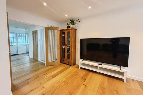 undefined, Malvern Way, London, W13