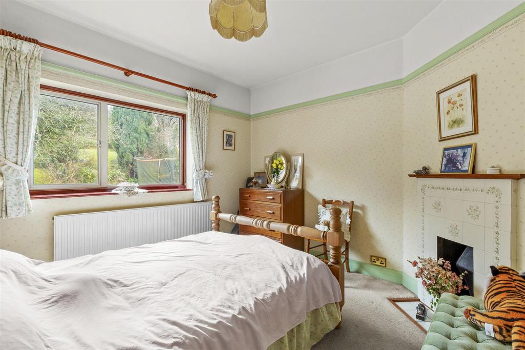 42 White Close, HP13 5 NG-2.jpg