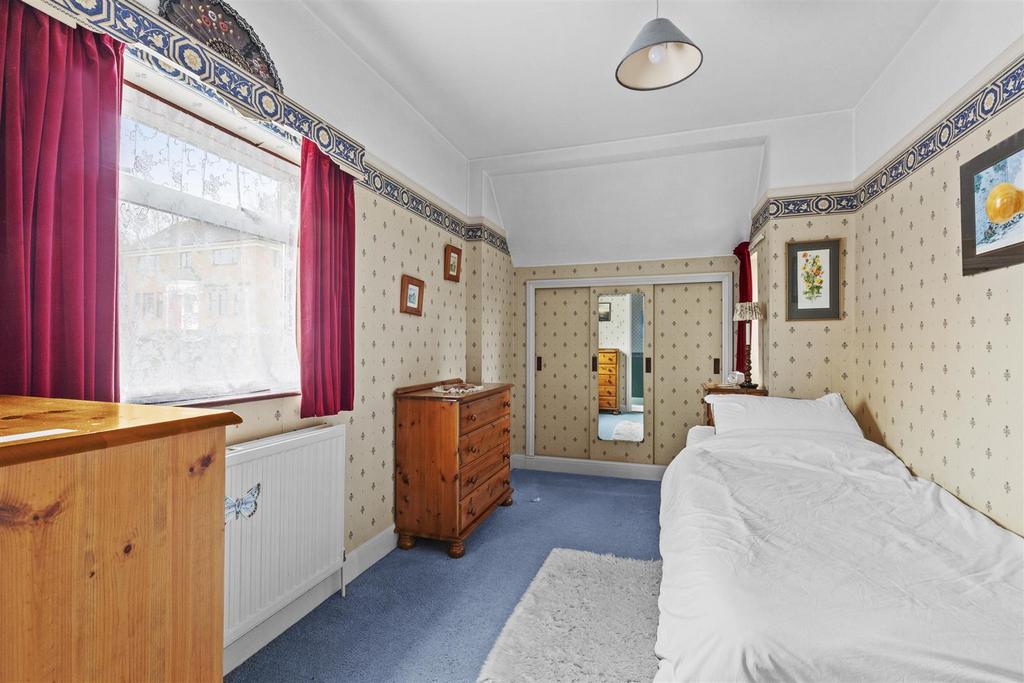42 White Close, HP13 5 NG-3.jpg
