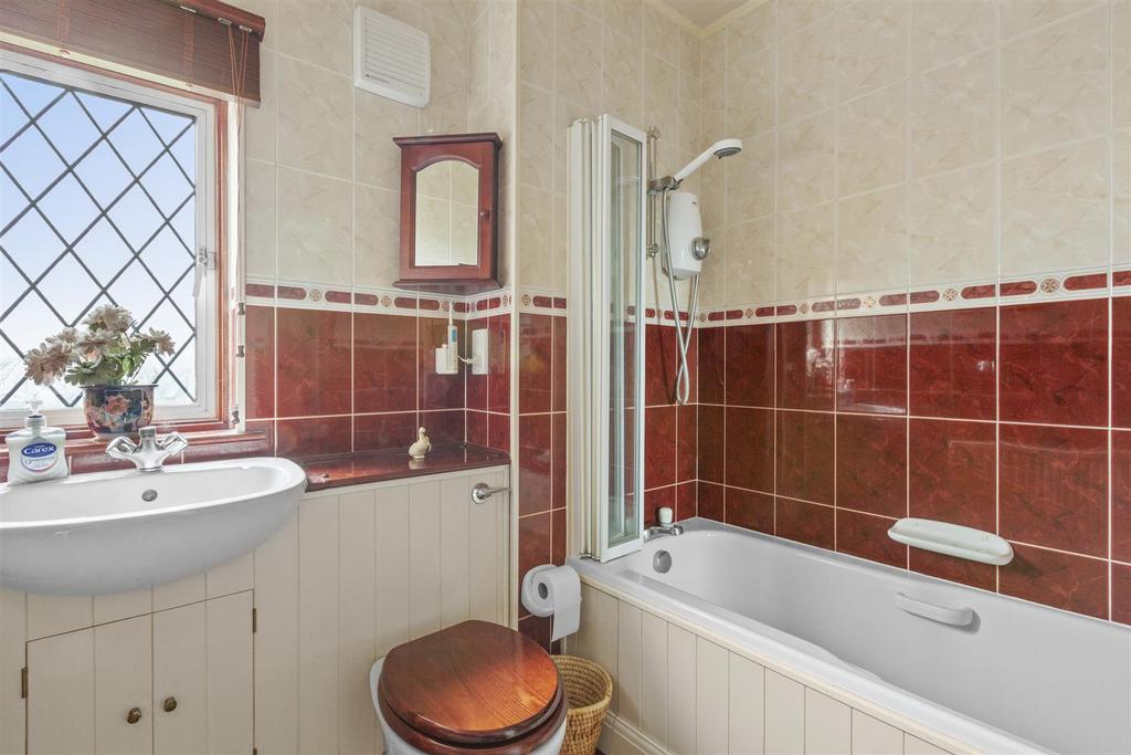42 White Close, HP13 5 NG-4.jpg