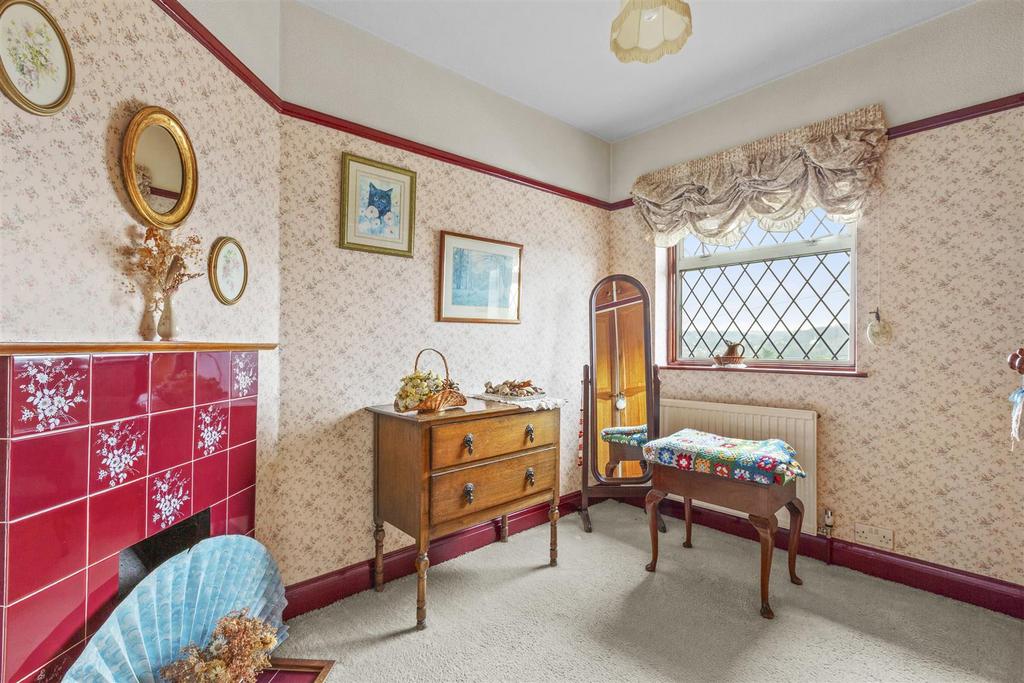 42 White Close, HP13 5 NG-1.jpg