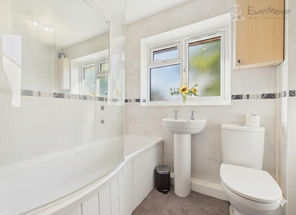 Ewemove tiverton   bathroom