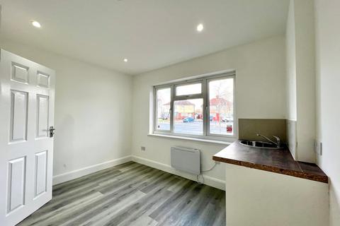 6 bedroom semi-detached house to rent, Kingshill Avenue, Northolt UB5