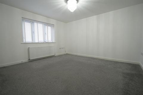 4 bedroom terraced house to rent, Back Spin Close, Halifax