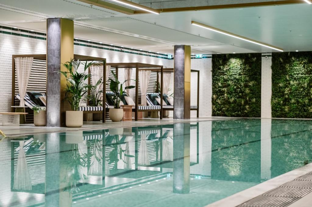 Pool seating
