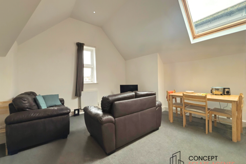 3 bedroom flat to rent, Haydons Road, London, SW19