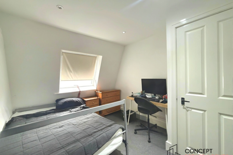 3 bedroom flat to rent, Haydons Road, London, SW19