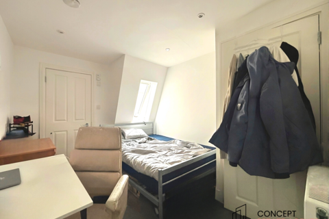 3 bedroom flat to rent, Haydons Road, London, SW19