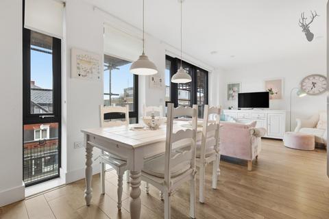 2 bedroom flat for sale, Duckett Street, Stepney Green
