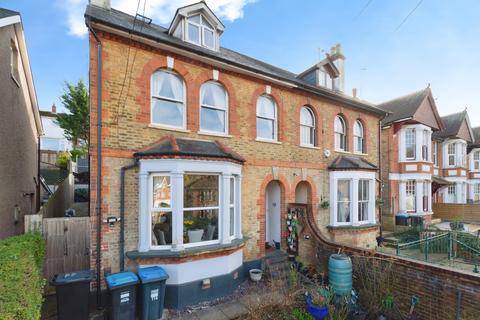 Croydon Road, Caterham, CR3