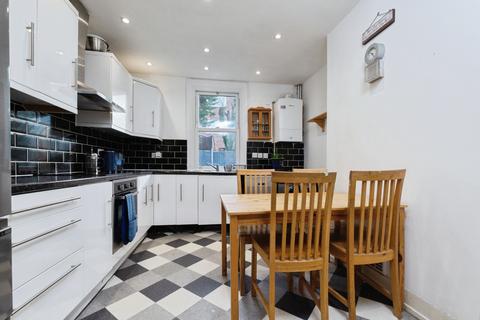 2 bedroom maisonette for sale, Croydon Road, Caterham, CR3