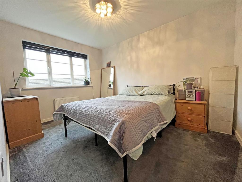 Bed2.jpg