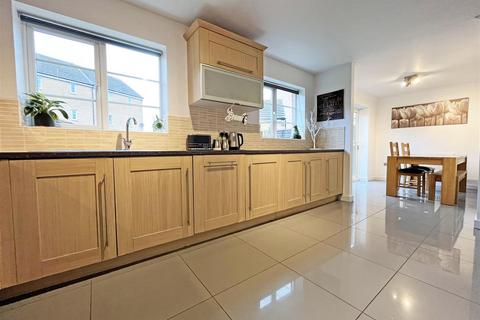 4 bedroom detached house for sale, Dukes Way, Peterborough PE7