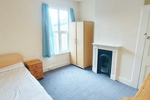 1 bedroom house to rent, Hamlet Road, Chelmsford, CM2
