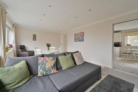 2 bedroom flat to rent, Ivinghoe Road, WD23, Bushey, WD23