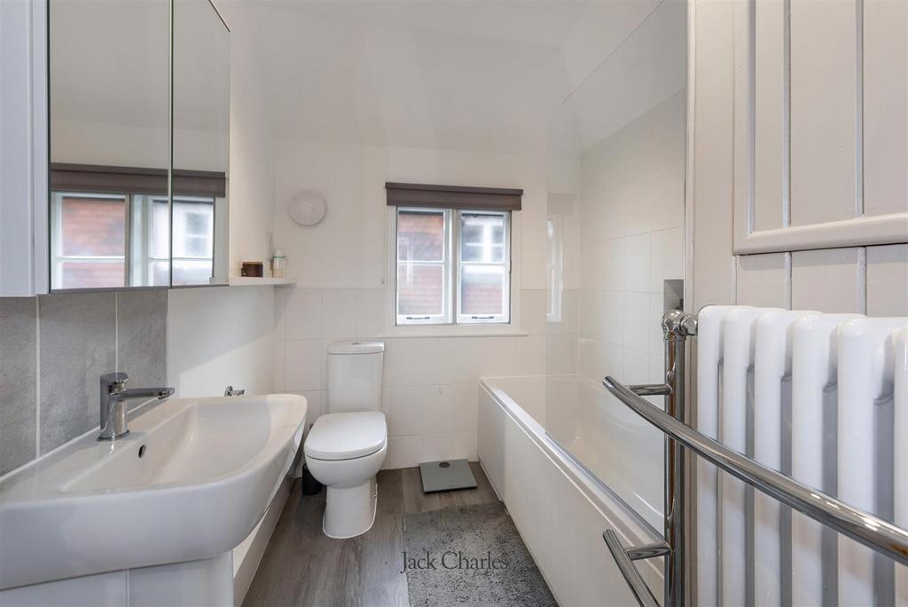 5 Club Cottages, TN11 9 LJ 011.jpg