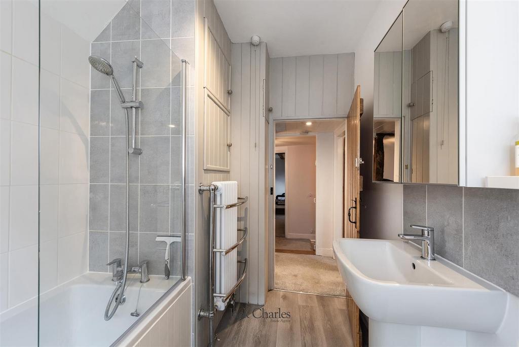 5 Club Cottages, TN11 9 LJ 010.jpg