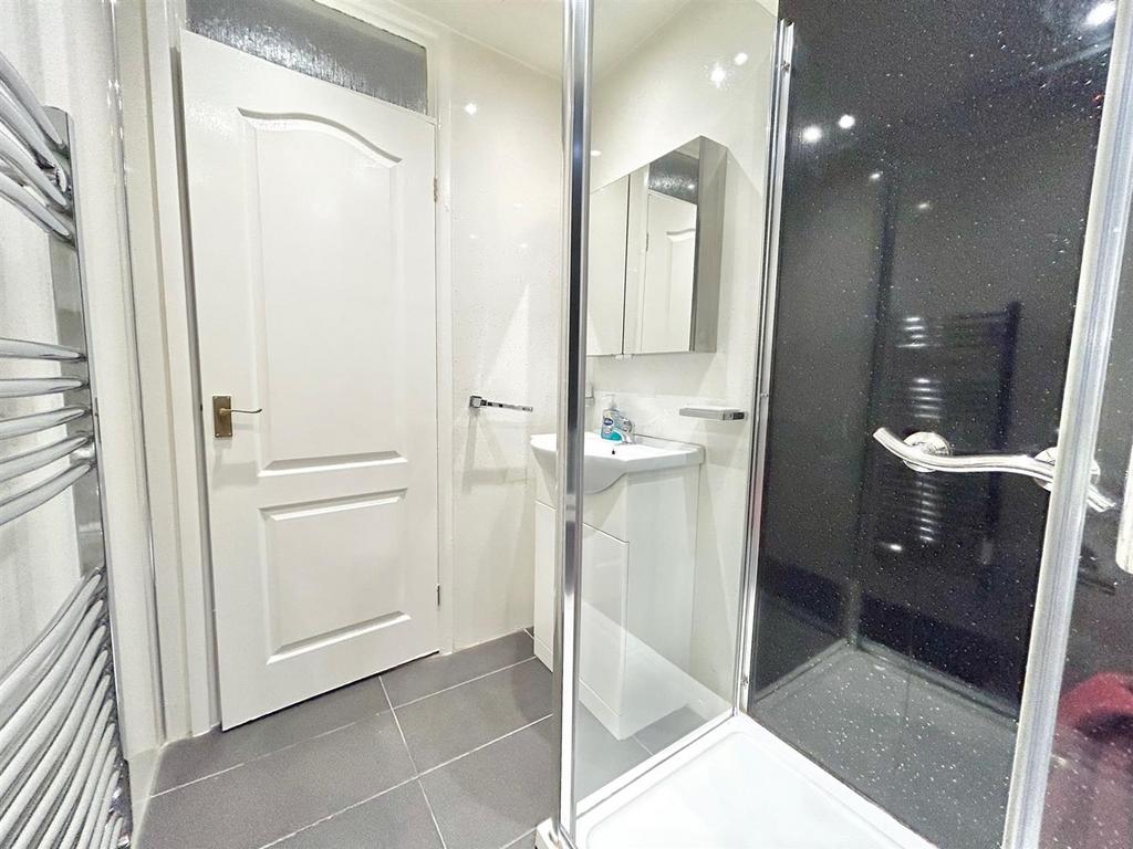 Shower Room 2.jpg