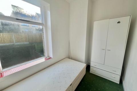 3 bedroom terraced house for sale, Manchester Road, Linthwaite, Huddersfield