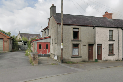 3 bedroom end of terrace house for sale, Church Street, Llangadog SA19