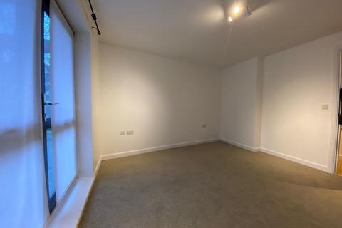 1 bedroom ground floor flat to rent, Chandos Parade, Buckingham Road, Edgware, Greater London, HA8
