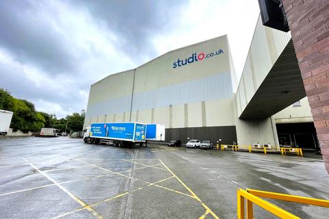 Factory to rent, Henry St Accrington BB5 4EE