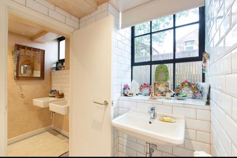 Showroom for sale, Wotton Rd London NW2 6PX