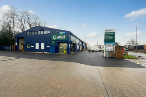 Warehouse to rent, 120 Oyster Ln West Byfleet KT14 7LE