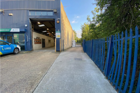 Warehouse to rent, 120 Oyster Ln West Byfleet KT14 7LE