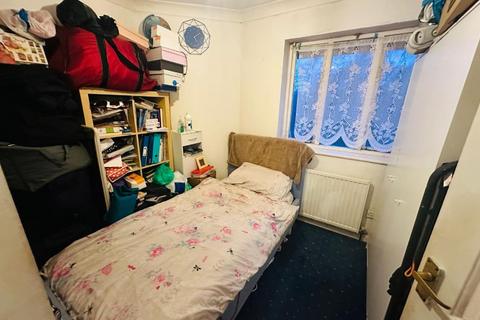 2 bedroom flat to rent, Daniel House, Pinner HA5