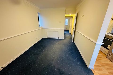 2 bedroom flat to rent, Daniel House, Pinner HA5