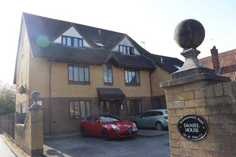 2 bedroom flat to rent, Daniel House, Pinner HA5