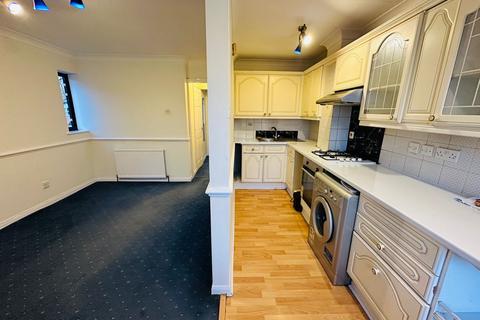 2 bedroom flat to rent, Daniel House, Pinner HA5