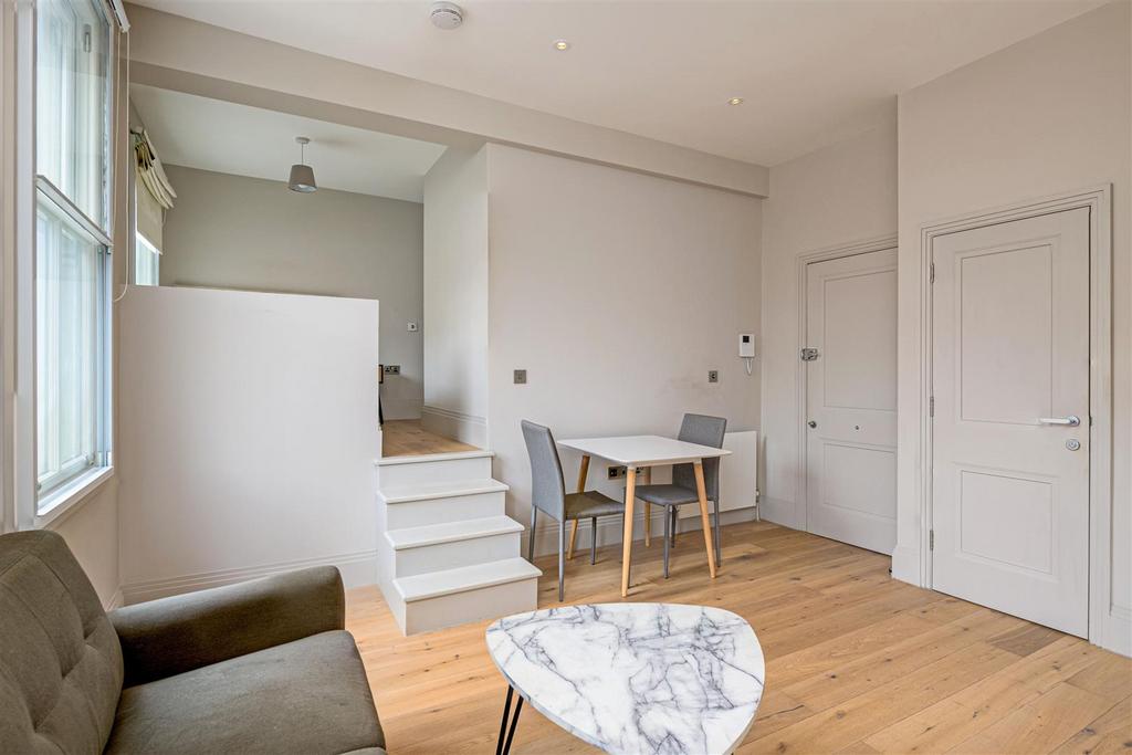 81 G Warwick Rd Rec 3.jpg