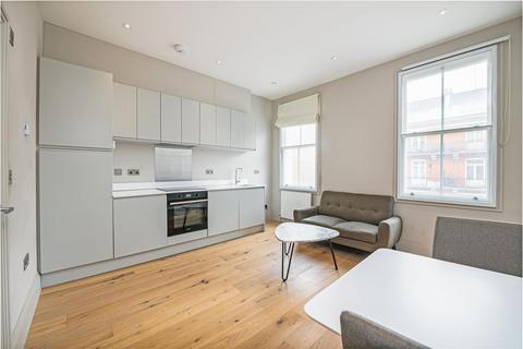 Studio to rent, Warwick Road, London