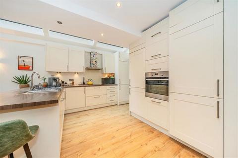 2 bedroom flat for sale, Fulham Palace Road, London SW6