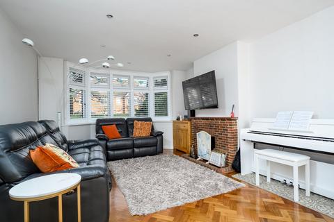 3 bedroom semi-detached house to rent, New Zealand Avenue, Walton-on-Thames, KT12