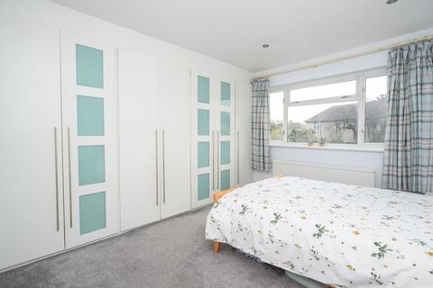 3 bedroom semi-detached house to rent, New Zealand Avenue, Walton-on-Thames, KT12
