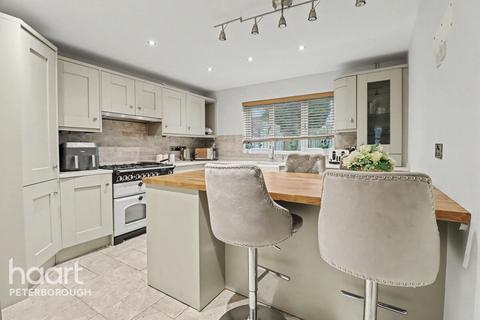 4 bedroom detached house for sale, College Park, Peterborough