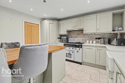 4 bedroom detached house for sale, College Park, Peterborough