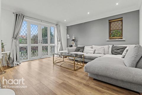 4 bedroom detached house for sale, College Park, Peterborough