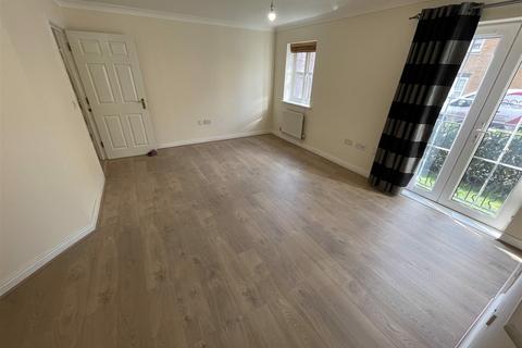 undefined, Recently Renovated 2 Bedroom 2 Bathroom Ground Floor Apartment - Mill Hill NW7