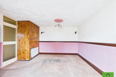 2 bedroom flat for sale, Fyfield Road, Rainham RM13
