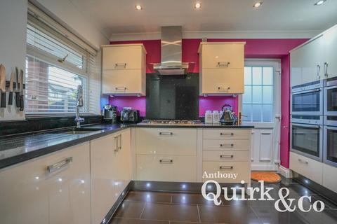 3 bedroom detached house for sale, Thielen Road, Canvey Island, SS8