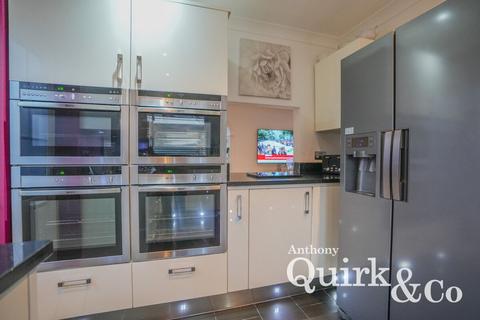 3 bedroom detached house for sale, Thielen Road, Canvey Island, SS8