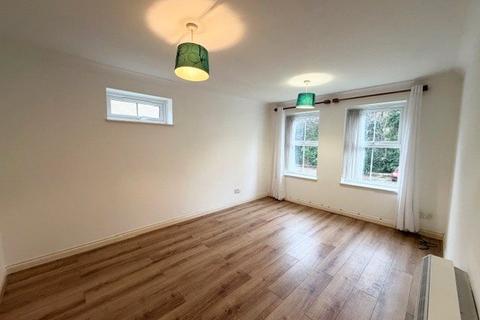1 bedroom flat to rent, Alton House, 96 Midanbury Lane, Southampton, SO18